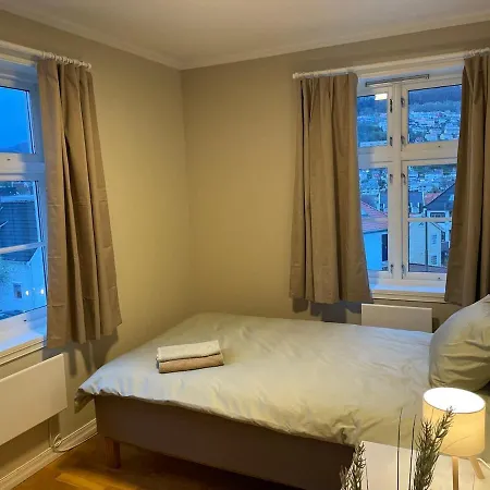 Cozy Near Light Rail 3 Bedrooms - 4 Beds * 卑爾根
