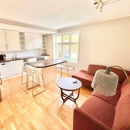 Cozy Near Light Rail 3 Bedrooms - 4 Beds 아파트 베르겐